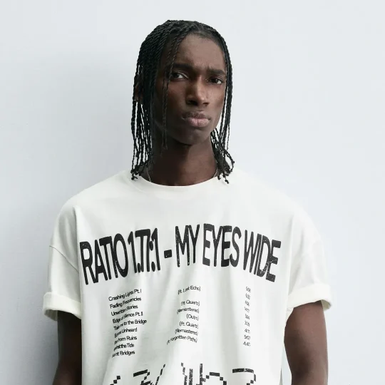 T-Shirt with graphic